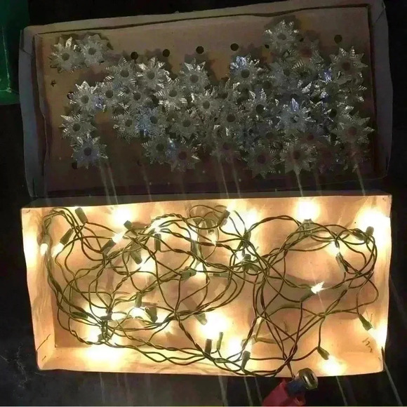 Set of 2 Vintage Zellers Christmas tree 35-light sets and 1 lighted tree topper - Picture 9 of 13